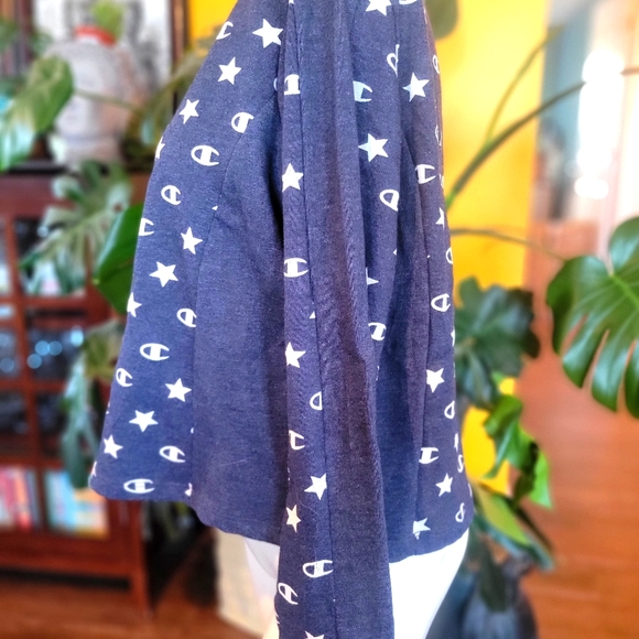 Champion Sweater - Picture 3 of 4